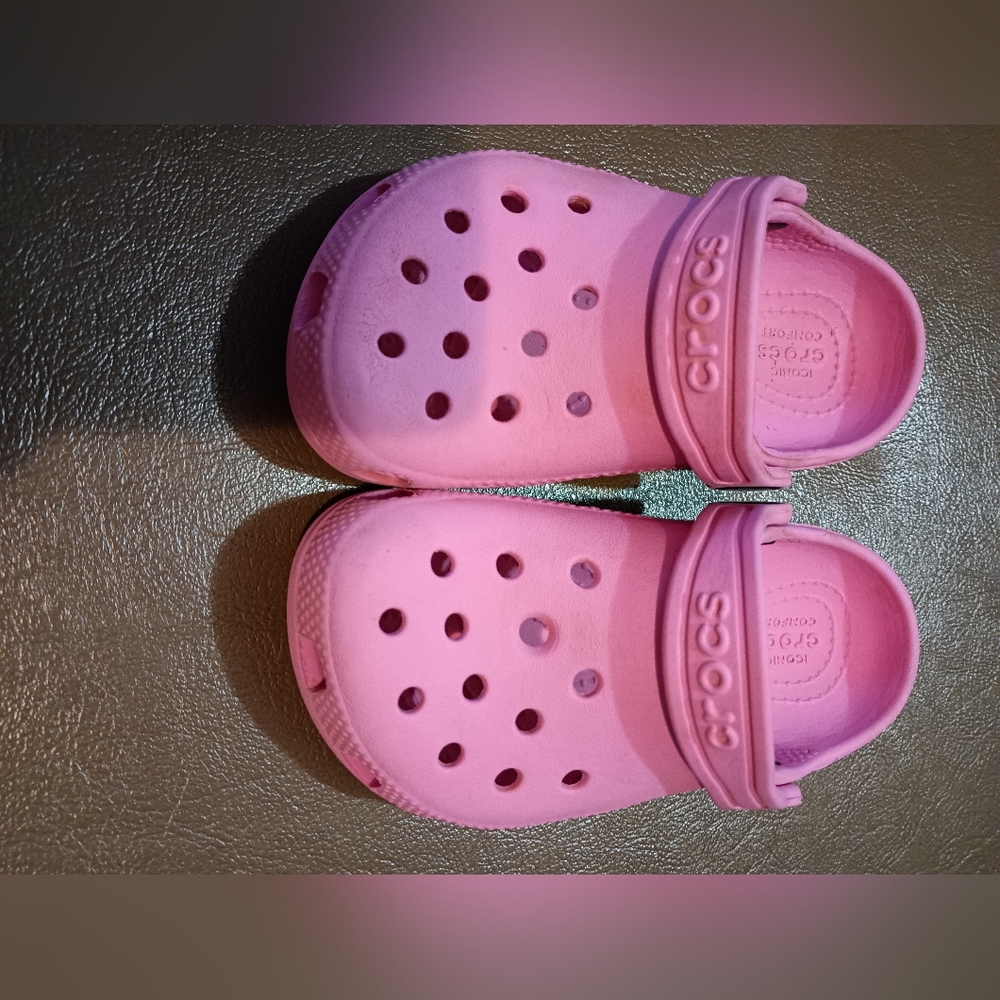 ✨SOLD✨ CROSSPOST Pink Crocs